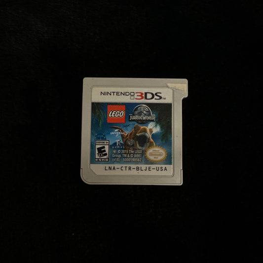 Nintendo 3DS game cartridge with LEGO branding on a dark background