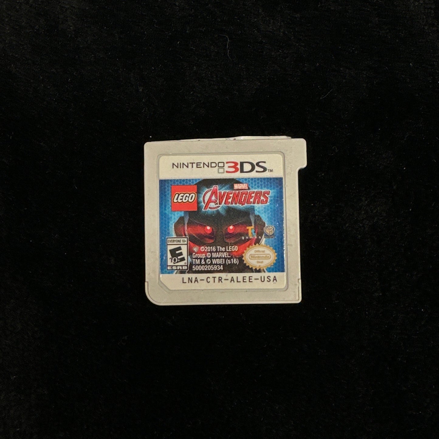 Nintendo 3DS game card with LEGO Avengers branding on a dark background