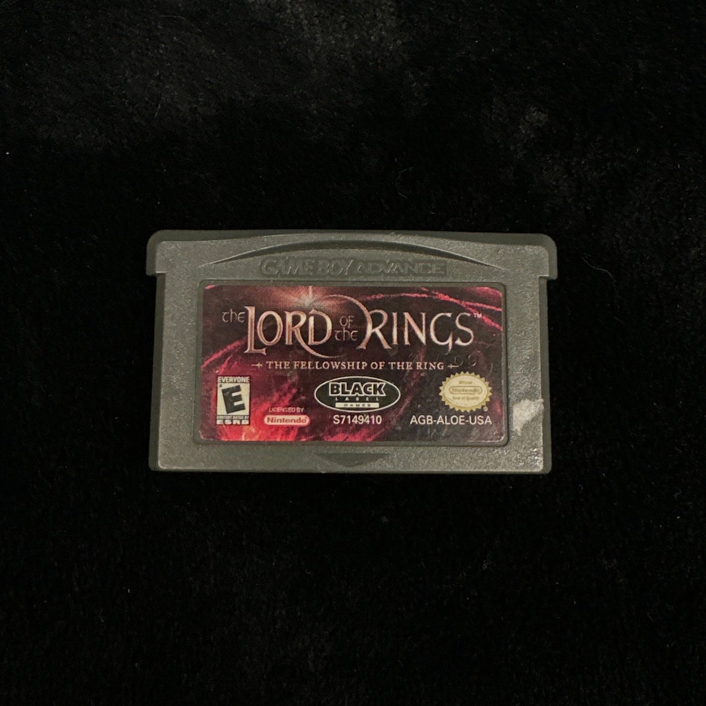 Game cartridge for 'The Lord of the Rings' on a dark background
