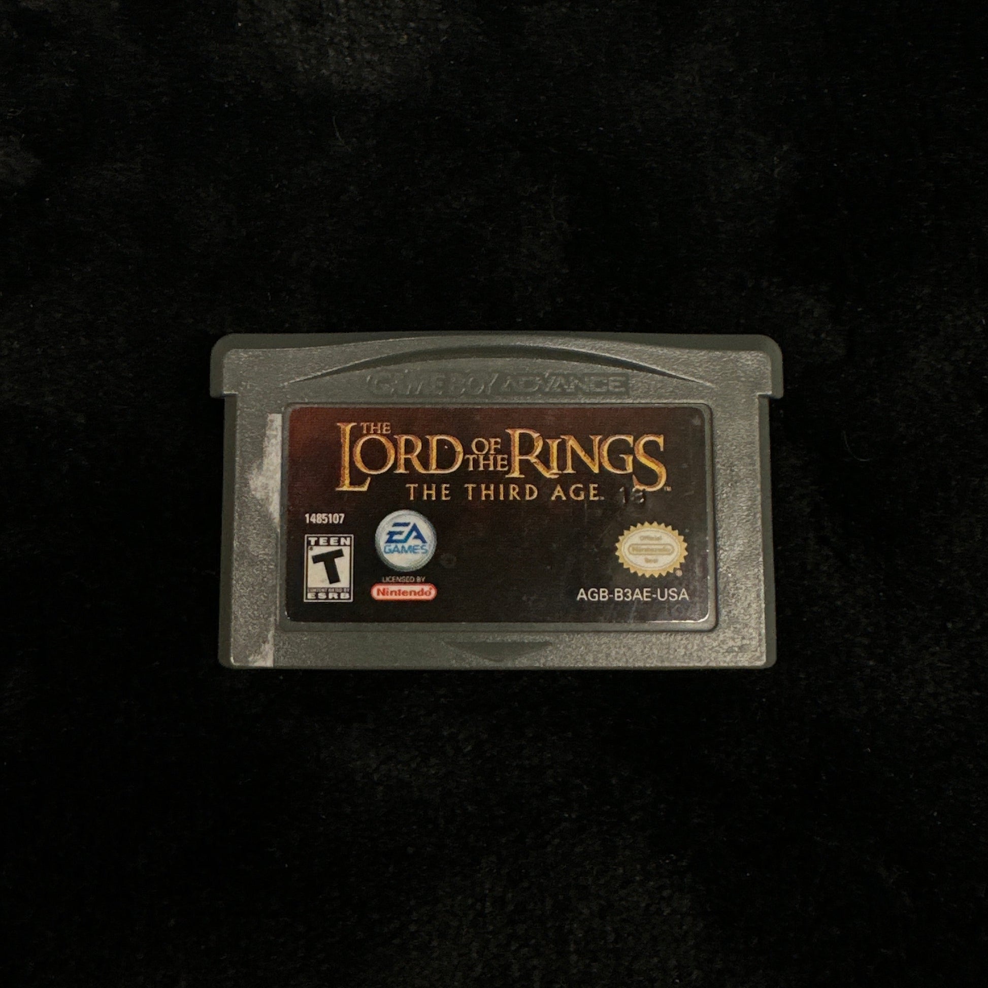 Game cartridge for 'The Lord of the Rings: The Third Age' on a dark background